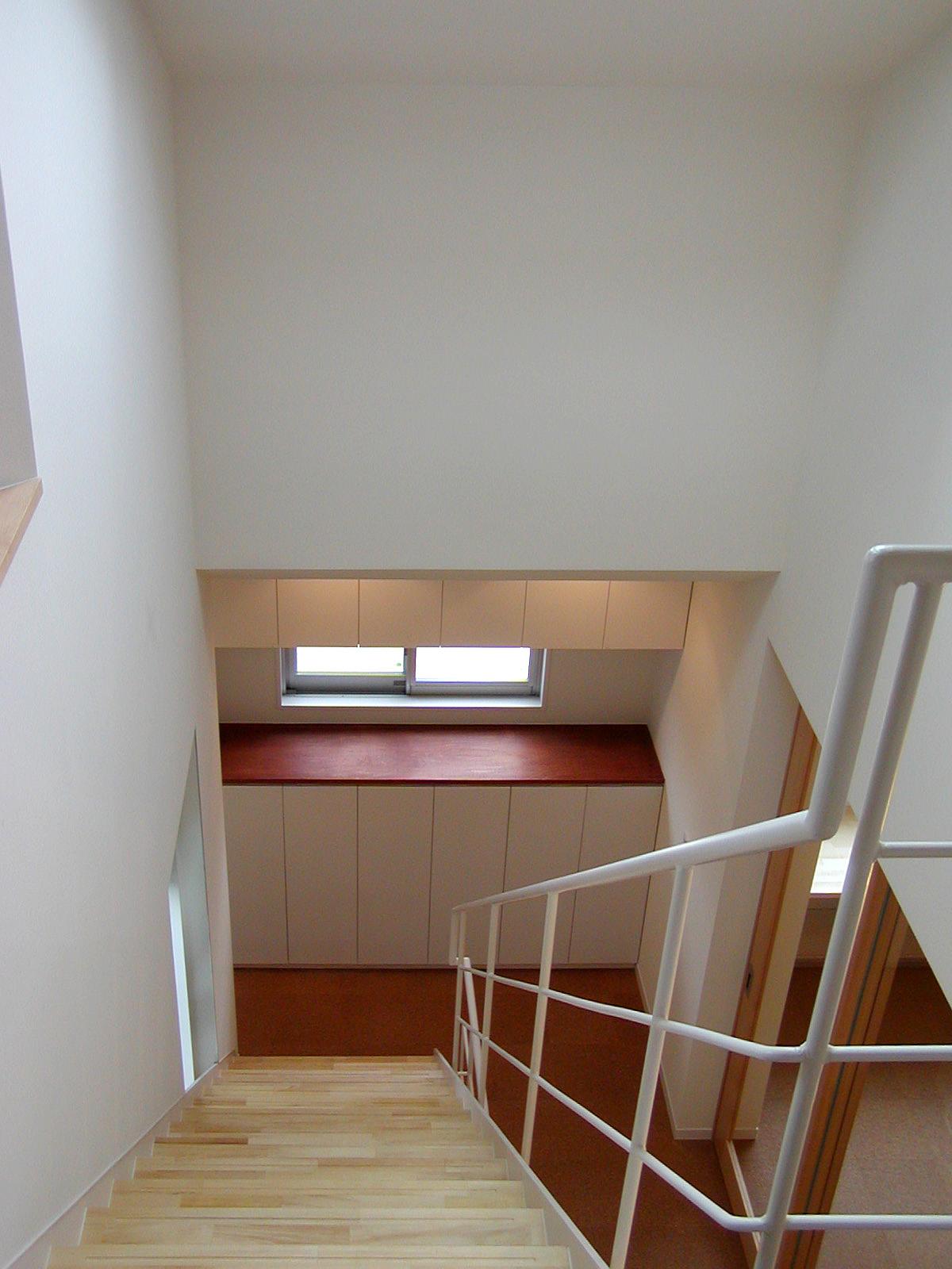 ２世帯住宅　No.４（ナンバーフォー）　３階から階段見降ろし